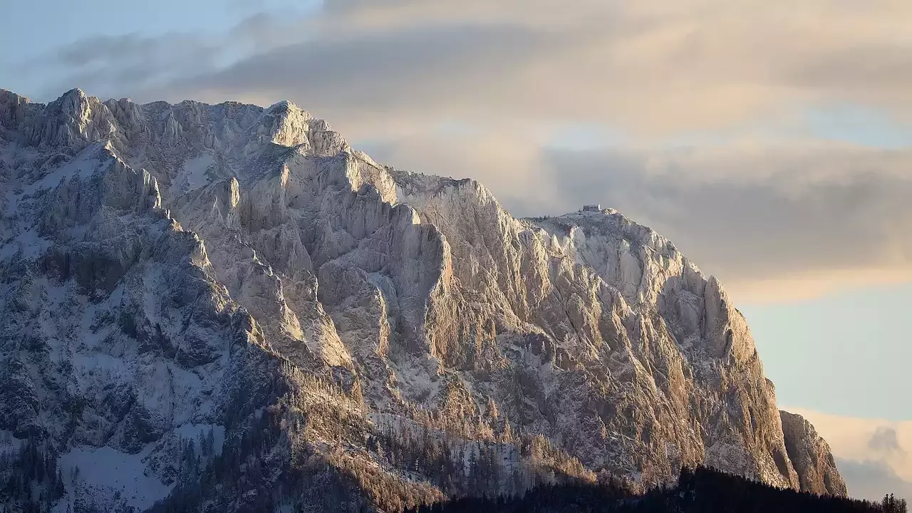 Unveiling the Salzkammergut: Discover the Magic of Austria's Lakes and Mountains